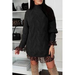 Tunika DALIRA BLACK. Czarne tuniki damskie Tunika DALIRA BLACK, uniwersalny, bez wzorów, eleganckie, bez kołnierzyka, bez rękawów. W wyprzedaży za 79,00 zł.