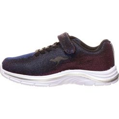 Sneakersy w kolorze granatowym. Niebieskie trampki dziewczęce KangaROOS, bez wzorów, z gumy, bez zapięcia. W wyprzedaży za 92,95 zł.