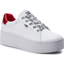 Sneakersy TOMMY JEANS - Icon Textile Flatform Sneaker EN0EN00535 White 100. Białe półbuty damskie Tommy Jeans, z jeansu. Za 399,00 zł.