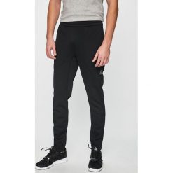 Reebok - Spodnie. Spodnie męskie Reebok. W wyprzedaży za 139,90 zł.