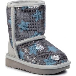 Buty UGG - T Classic Short II Sequin Star 1107988T Dmb. Szare śniegowce dziewczęce Ugg, bez zapięcia. W wyprzedaży za 479,00 zł.