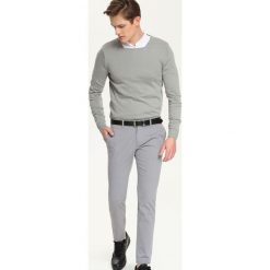 Sweter długi rękaw męski. Szare swetry męskie Top Secret, xxl, bez wzorów, z bawełny, klasyczne, z klasycznym kołnierzykiem, bez kaptura. W wyprzedaży za 29,99 zł.