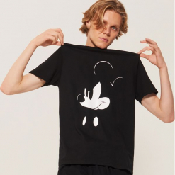 T-shirt Mickey Mouse - Czarny. Czarne t-shirty męskie marki House, l, z motywem z bajki. Za 49,99 zł.