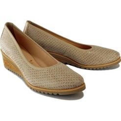 BIOECO BY ARKA 5361 1855+1404 beż, czółenka damskie. Koturny damskie Bioeco by Arka, bez wzorów, ze skóry, bez obcasa, na koturnie. Za 279,90 zł.