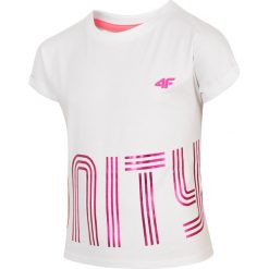 T-shirt dziewczęcy (122-164) JTSD200 - biały. Białe bluzki dziewczęce marki 4F JUNIOR, z nadrukiem, z materiału, bez kołnierzyka, z krótkim rękawem, krótkie, bez kaptura. Za 34,99 zł.