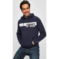 Tommy Jeans - Bluza. Niebieskie bluzy męskie marki Tommy Jeans, xl, z nadrukiem, z elastanu, z kapturem, bez rękawów, z kapturem. Za 399,90 zł.
