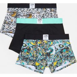 3 pack bokserek z nadrukiem - Czarny. Czarne bokserki męskie Cropp, z nadrukiem. Za 59,99 zł.
