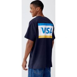 Granatowa koszulka Visa z krótkim rękawem. Zielone koszulki męskie marki Pull&Bear, m, bez wzorów, bez kołnierzyka, z krótkim rękawem, krótkie. Za 69,90 zł.