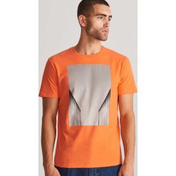 T-shirt z bawełny organicznej - Pomarańczo. T-shirty męskie Reserved, s, bez wzorów, z bawełny, bez kołnierzyka. Za 49,99 zł.