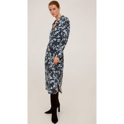 Mango - Sukienka Alexis. Niebieskie sukienki damskie Mango, na co dzień, s, bez wzorów, z wiskozy, casualowe, bez kołnierzyka, z długim rękawem, długie, midi, proste. W wyprzedaży za 159,90 zł.