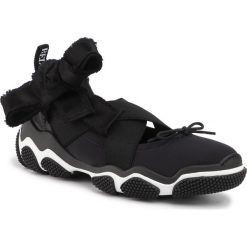 Półbuty RED VALENTINO - SQ0S0B99VGZ Nero 0NO. Czarne półbuty damskie Red Valentino, na co dzień, bez wzorów, z tworzywa sztucznego, bez obcasa, na płaskiej podeszwie, bez zapięcia. W wyprzedaży za 869,00 zł.