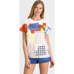 T-SHIRT Emporio Armani. Białe t-shirty damskie Emporio Armani, s, z nadrukiem, z bawełny, z okrągłym kołnierzem. Za 279,30 zł.