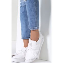 Białe Slip On Dotted Swiss. Białe tenisówki damskie vices. Za 69,99 zł.
