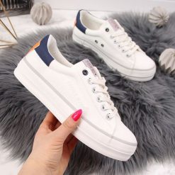Trampki niskie tekstylne białe Cross Jeans FF2R4080C. Białe trampki i tenisówki damskie Cross Jeans, bez wzorów, z jeansu, bez zapięcia. Za 119,99 zł.