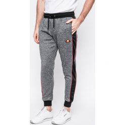 Ellesse - Spodnie. Szare spodnie męskie marki Ellesse, na co dzień, m, bez wzorów, z poliesteru, casualowe. W wyprzedaży za 159,90 zł.