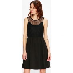 Vero Moda - Sukienka. Szare sukienki dzianinowe marki Vero Moda, na co dzień, l, casualowe, z okrągłym kołnierzem, mini, dopasowane. W wyprzedaży za 89,90 zł.