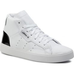 Buty adidas - Sleek Mid W EF0701 Ftwwht/Ftwwht/Cbblack. Białe buty sportowe damskie Adidas, bez wzorów, ze skóry, sportowe. W wyprzedaży za 249,00 zł.
