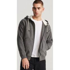 Ocieplana bluza z kapturem - Jasny szary. Szare bluzy męskie Reserved, s, bez wzorów, z kapturem, bez rękawów, z kapturem. Za 159,99 zł.
