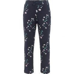 Spodnie dresowe "Nanna" w kolorze granatowym. Niebieskie spodnie niemowlęce name it girls, bez wzorów, z bawełny. W wyprzedaży za 45,95 zł.
