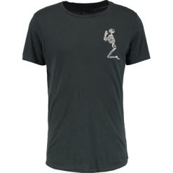 T-shirty męskie z nadrukiem: Religion PRAYING SKELETON Tshirt z nadrukiem dark metal