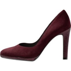 Peter Kaiser HERDI Szpilki cabernet glamour. Czerwone czółenka damskie na sylwestra Peter Kaiser, bez wzorów, ze skóry, bez obcasa, na szpilce, bez zapięcia. Za 749,00 zł.