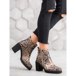 BOTKI NA PLATFORMIE SNAKE PRINT. Botki damskie SEASTAR, ze skóry ekologicznej, bez obcasa, na platformie, bez zapięcia. Za 127,90 zł.