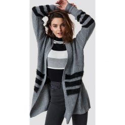 NA-KD Kardigan z paskami - Grey. Szare kardigany damskie marki NA-KD, w paski. W wyprzedaży za 85,17 zł.