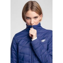 Kurtka puchowa damska KUDP203 - kobalt. Pomarańczowe kurtki damskie marki 4f, z puchu. Za 299,99 zł.