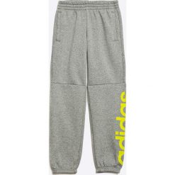 Adidas Performance - Spodnie dziecięce 128-176 cm. Szare spodnie chłopięce marki adidas Performance, z nadrukiem, z bawełny. W wyprzedaży za 99,90 zł.