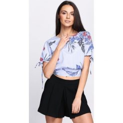 Niebieska Bluzka Heavenly. Niebieskie bluzki damskie Born2be, s, z okrągłym kołnierzem. Za 89,99 zł.