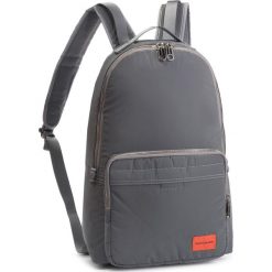 Plecak CALVIN KLEIN JEANS - Pilot Silver Cp Bk 45 K40K400726 910. Szare plecaki męskie Calvin Klein Jeans, z jeansu. Za 449,00 zł.