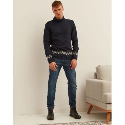 Golf z norweskim wzorem. Niebieskie swetry męskie Top Secret, na zimę, xxl, bez wzorów, z dzianiny, z golfem, bez kaptura. W wyprzedaży za 54,99 zł.