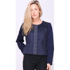 Kardigan "Yaroma" w kolorze granatowym. Niebieskie kardigany damskie Multiples grandes tailles, z aplikacjami, klasyczne, bez rękawów, bez kaptura. W wyprzedaży za 107,95 zł.