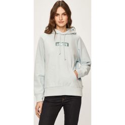 Levi's - Bluza. Niebieskie bluzy damskie Levi's®, s, z nadrukiem, z bawełny, bez rękawów, z kapturem. W wyprzedaży za 219,90 zł.