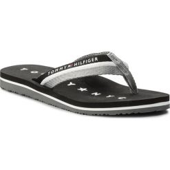 Japonki TOMMY HILFIGER - Tommy Loves Ny Beach Sandal FW0FW02370 Black 990. Szare klapki damskie TOMMY HILFIGER, bez wzorów, z tworzywa sztucznego, bez obcasa. W wyprzedaży za 109,00 zł.