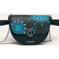 Desigual - Torebka. Niebieskie listonoszki damskie Desigual, w paski, z poliesteru, małe, z nadrukiem, bez dodatków. W wyprzedaży za 129,90 zł.