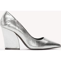 Buty damskie: NA-KD Shoes Metaliczne czółenka Pointy - Silver