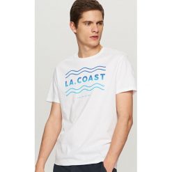 T-shirty męskie: T-shirt z wakacyjnym nadrukiem – Biały