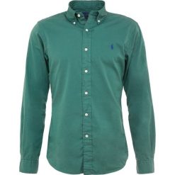Polo Ralph Lauren SLIM FIT Koszula washed forest. Zielone koszule męskie slim Polo Ralph Lauren, xl, bez wzorów, z bawełny, polo, bez rękawów. Za 459,00 zł.