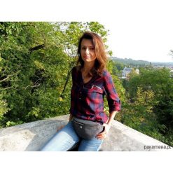 Doppio maxi nerka/ saszetka. Szare nerki damskie Pakamera, z aplikacjami, z tkaniny, zdobione, bez dodatków. Za 87,00 zł.