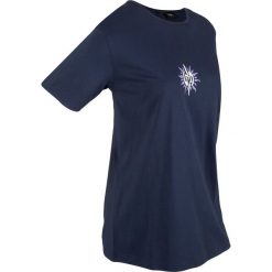 Długi shirt bawełniany, krótki rękaw bonprix ciemnoniebiesko-biały. Niebieskie koszulki damskie bonprix, bez wzorów, z bawełny, bez kołnierzyka, z długim rękawem. Za 34,99 zł.