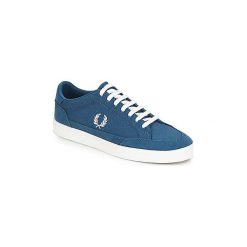 Buty Fred Perry DEUCE CANVAS. Niebieskie trampki męskie Fred Perry, bez wzorów, bez zapięcia. Za 293,30 zł.