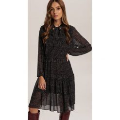 Czarna Sukienka Qhesieth. Czarne sukienki damskie Renee, s, bez wzorów, bez kołnierzyka, bez rękawów, mini. Za 129,99 zł.