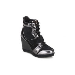 Buty Fornarina BRITT. Czarne trampki i tenisówki damskie marki Fornarina, bez wzorów, bez zapięcia. Za 455,20 zł.