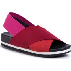 Sandały UNISA - Carlin Multi Chili/Popp. Czerwone klapki damskie Unisa, bez wzorów, ze skóry, bez obcasa. Za 299,00 zł.