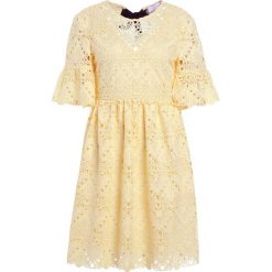 Sukienki: PERSEVERANCE LONDON AZTEK GUIPURE OPEN BACK MINI DRESS Sukienka letnia soft yellow