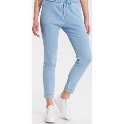 Spodnie "Jess" w kolorze błękitnym. Niebieskie spodnie damskie Cross Jeans, xl, bez wzorów. W wyprzedaży za 99,95 zł.