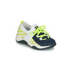 Buty Dziecko Chicco CORNER. Białe trampki chłopięce marki Chicco, bez wzorów, bez zapięcia. Za 199,00 zł.