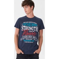 T-shirt z nadrukiem - Granatowy. Niebieskie t-shirty damskie House, s, z nadrukiem. Za 35,99 zł.