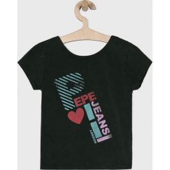 Pepe Jeans - Top dziecięcy 140-180 cm. Szare bluzki dziewczęce Pepe Jeans, z nadrukiem, z elastanu, z okrągłym kołnierzem, z krótkim rękawem, krótkie, bez kaptura. W wyprzedaży za 89,90 zł.